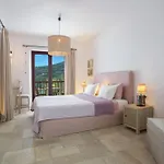 Vilă Agapi - Spacious Boutique With Private Pool Close To The Sea *