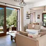 Agapi - Spacious Boutique With Private Pool Close To The Sea