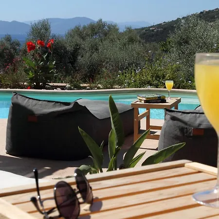 Agapi Spacious Stone Retreat With Jacuzzi And Private Pool シヴォタ