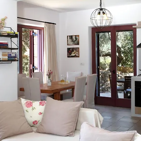 ヴィラ Agapi Spacious Stone Retreat With Jacuzzi And Private Pool