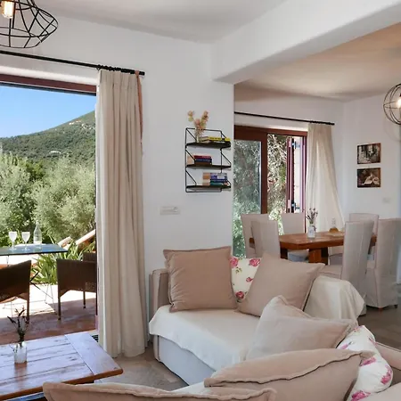 Agapi Spacious Stone Retreat With Jacuzzi And Private Pool * シヴォタ